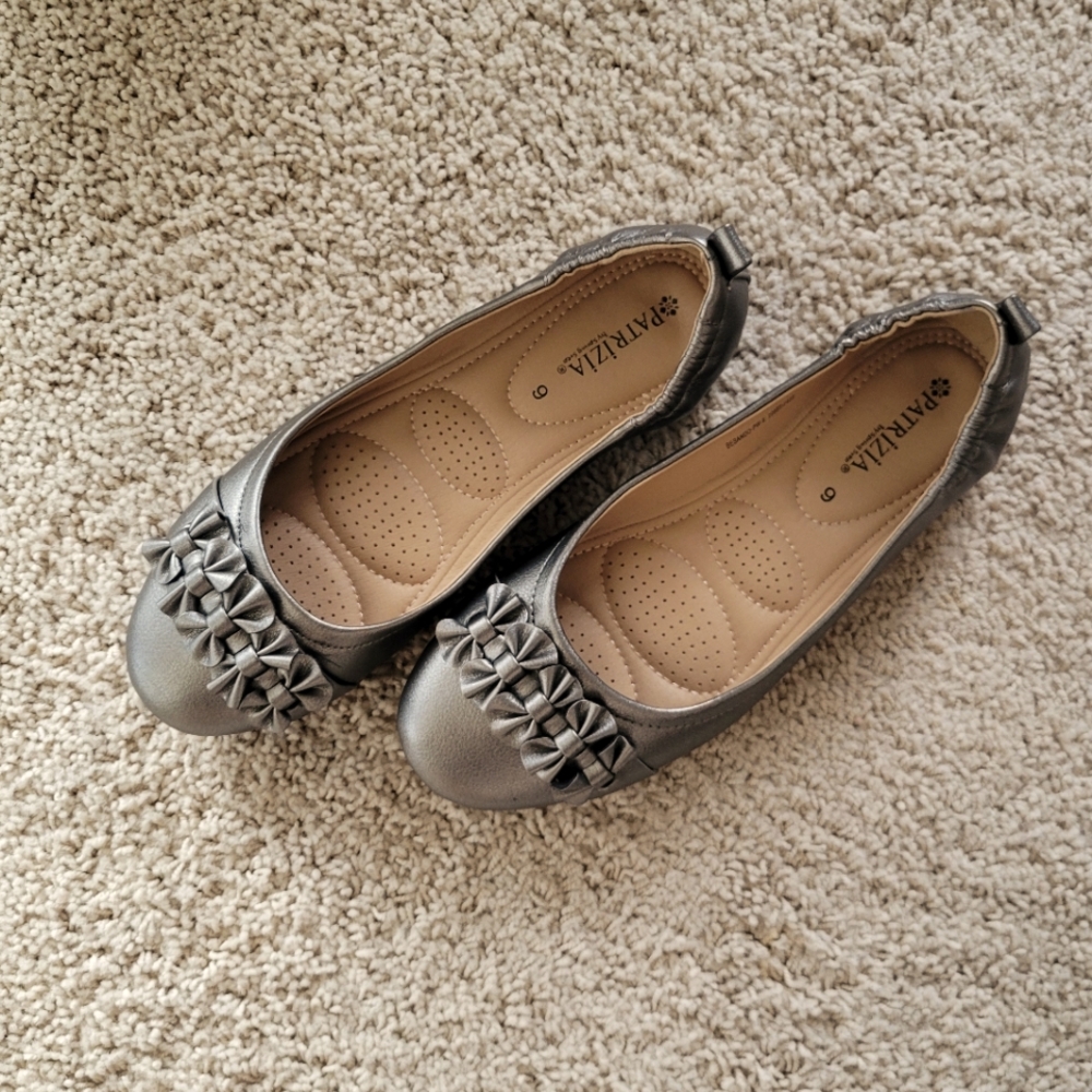 Patrizia by Spring Step Pewter Bow Flats sz.9